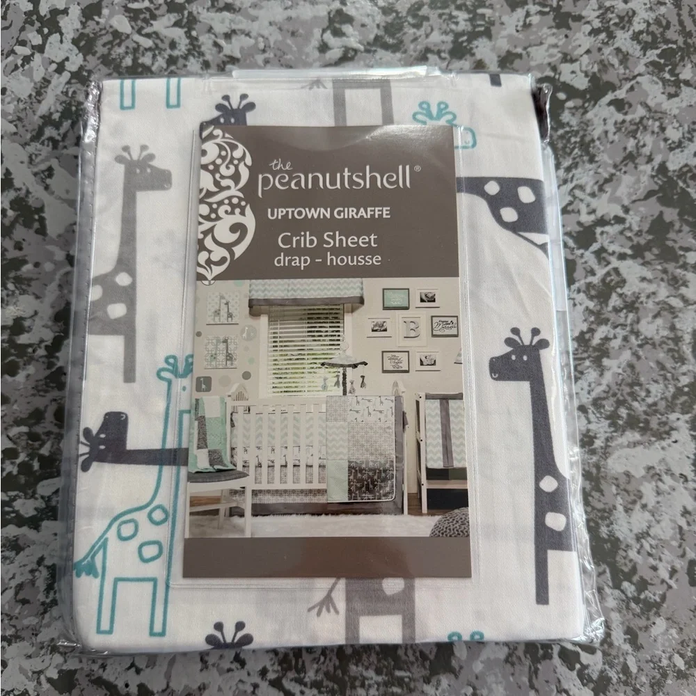 NIP The Peanutshell Uptown Giraffe Giraffe Printed Cribsheet